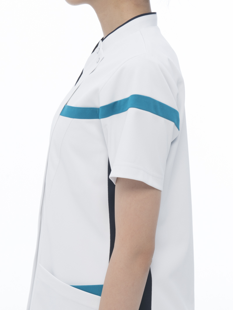 胸から袖に入ったラインはチームの結束を表現しています。